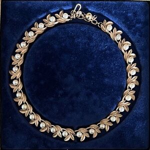 Avon 1971 Evening Creation Vintage Gold and Pearl Floral Necklace